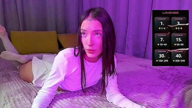 EMiaLure online show from October 2025 07:25:01 PM