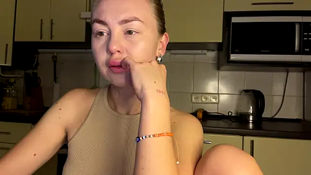 Snapshot of MartaLuna_ chatting on June 2026 08:34:01 PM MartaLuna online show from June 2026 08:34:01 PM