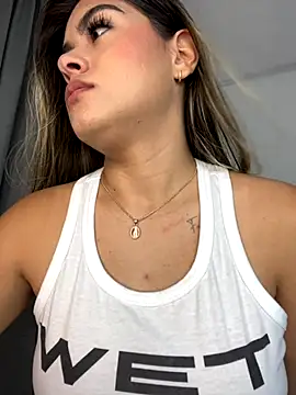 Snapshot of MayaMoanXXX chatting on September 2025 01:11:01 PM MayaMoanXXX online show from September 2025 01:11:01 PM