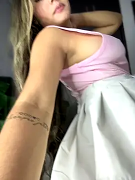 Snapshot of MayaMoanXXX chatting on September 2025 01:14:02 PM MayaMoanXXX online show from September 2025 01:14:02 PM