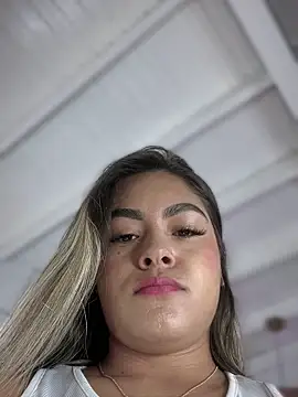 Snapshot of MayaMoanXXX chatting on October 2025 01:09:02 PM MayaMoanXXX online show from October 2025 01:09:02 PM