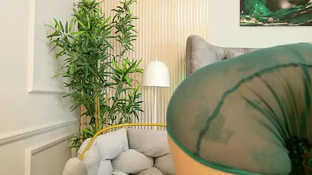 Snapshot of MeganXDesire chatting on October 2025 04:46:02 AM MeganXDesire online show from October 2025 04:46:02 AM