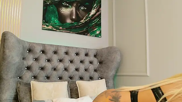 Snapshot of MeganXDesire chatting on October 2025 04:53:01 AM MeganXDesire online show from October 2025 04:53:01 AM