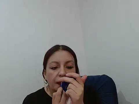 Snapshot of helenn653342 chatting on October 2025 04:48:02 PM helenn653342 online show from October 2025 04:48:02 PM