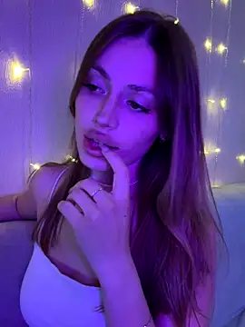 Elizabeth Tay online show from October 2025 05:34:02 PM