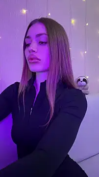 Elizabeth Tay online show from December 2025 06:23:01 PM