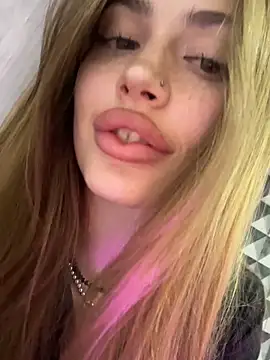 Elizabeth Tay online show from April 2026 06:05:02 PM