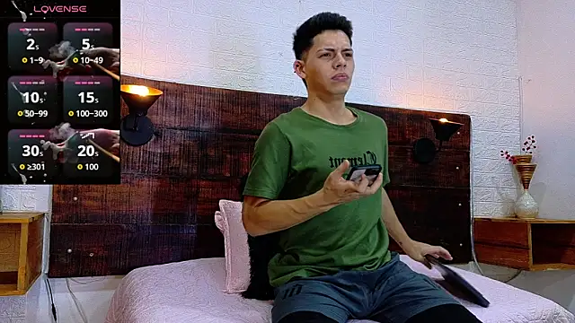 JhosuaVega online show from October 2025 07:00:01 PM