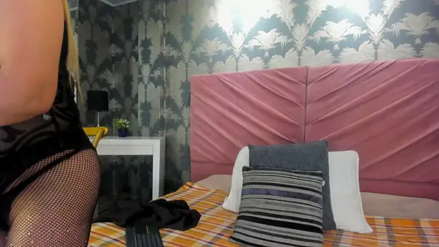 Snapshot of VictoriaQueen_Fg chatting on October 2025 12:49:02 PM VictoriaQueen Fg online show from October 2025 12:49:02 PM