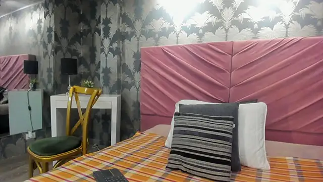 Snapshot of VictoriaQueen_Fg chatting on October 2025 01:23:02 PM VictoriaQueen Fg online show from October 2025 01:23:02 PM