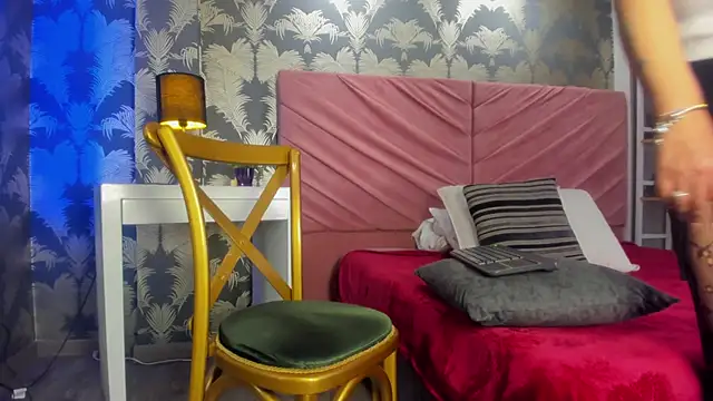 Snapshot of VictoriaQueen_Fg chatting on November 2025 12:49:02 PM VictoriaQueen Fg online show from November 2025 12:49:02 PM