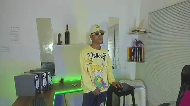 Snapshot of xxKamadevaxx chatting on February 2026 12:33:01 PM xxKamadevaxx online show from February 2026 12:33:01 PM