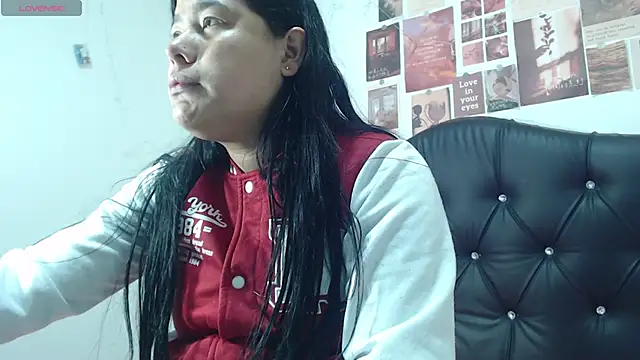 Snapshot of April_Becker chatting on March 2026 03:01:01 AM April Becker online show from March 2026 03:01:01 AM