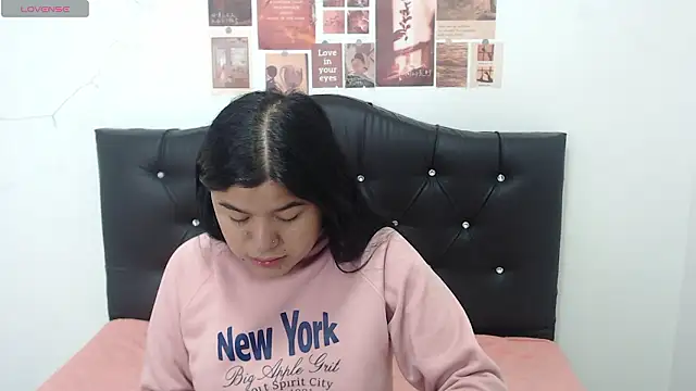 Snapshot of April_Becker chatting on March 2026 03:01:01 AM April Becker online show from March 2026 03:01:01 AM