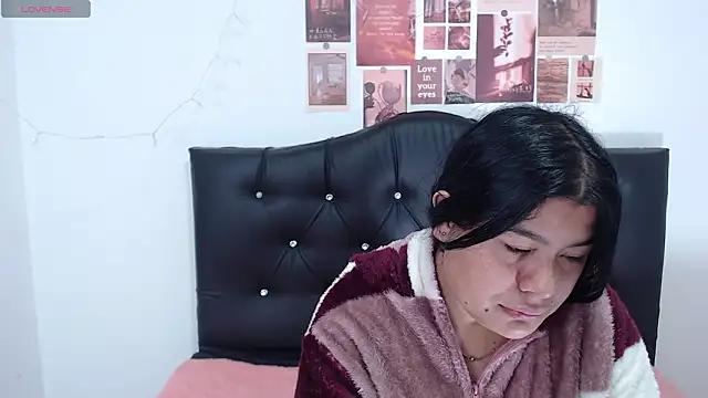 Snapshot of April_Becker chatting on March 2026 04:18:01 AM April Becker online show from March 2026 04:18:01 AM