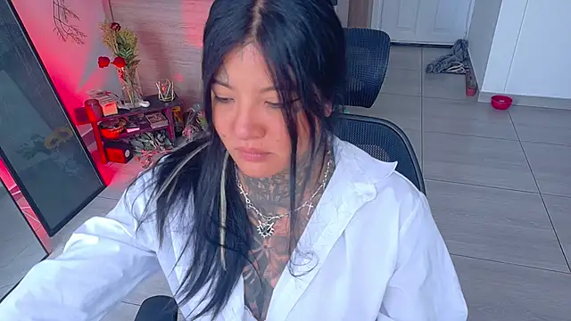 Unatatuada online show from December 2025 07:19:02 PM