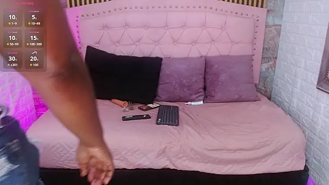 Snapshot of sheyla__ebony chatting on November 2025 08:21:01 PM sheyla ebony online show from November 2025 08:21:01 PM