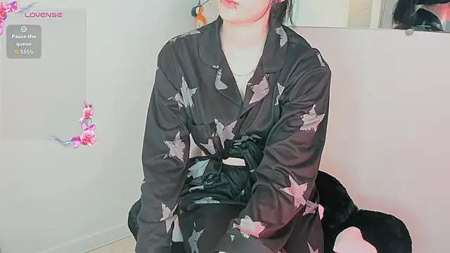 Snapshot of Molllysdays chatting on November 2025 06:30:01 PM Molllysdays online show from November 2025 06:30:01 PM