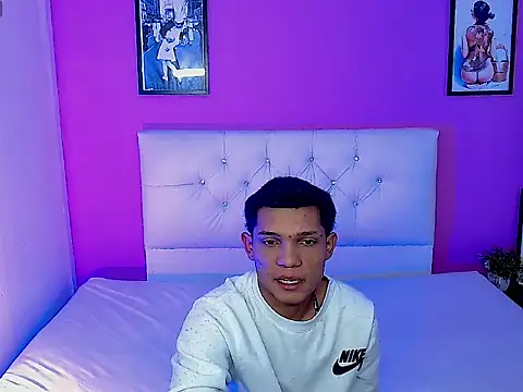 EL VENEZOLANO 22CM online show from September 2025 05:42:01 AM