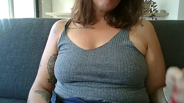 Snapshot of samantaatw chatting on September 2025 01:01:01 PM samantaatw online show from September 2025 01:01:01 PM