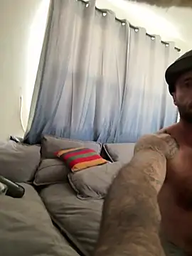 Snapshot of skip69xxx chatting on April 2026 11:18:02 PM skip69xxx online show from April 2026 11:18:02 PM