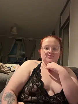 Snapshot of AmberBliss-X chatting on November 2025 09:36:01 PM AmberBliss-X online show from November 2025 09:36:01 PM
