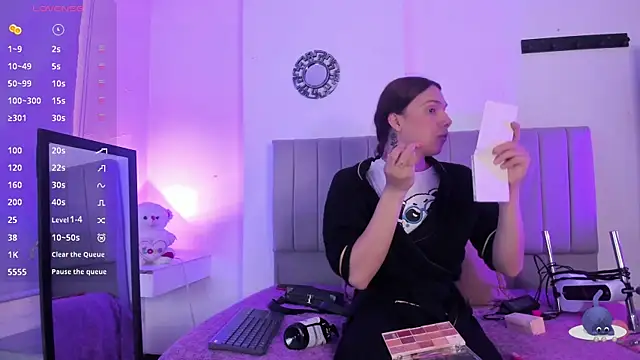 Snapshot of Almaazz chatting on October 2025 02:02:01 PM Almaazz online show from October 2025 02:02:01 PM