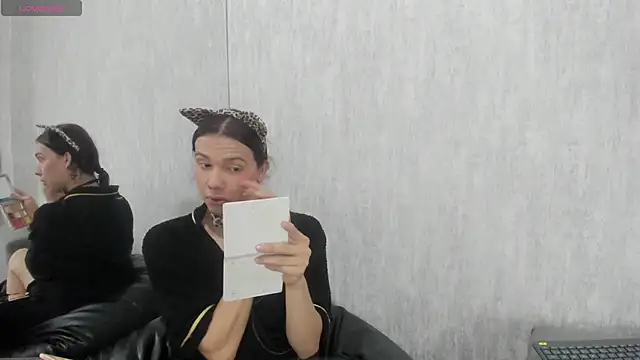 Snapshot of Almaazz chatting on October 2025 08:21:02 PM Almaazz online show from October 2025 08:21:02 PM