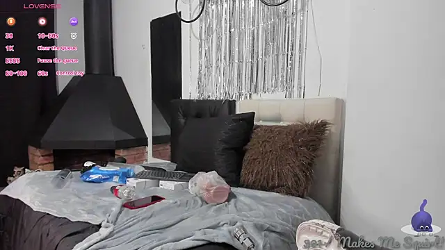 Snapshot of Almaazz chatting on November 2025 04:23:02 AM Almaazz online show from November 2025 04:23:02 AM