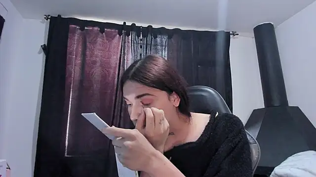 Snapshot of Almaazz chatting on November 2025 12:30:01 PM Almaazz online show from November 2025 12:30:01 PM