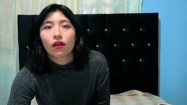 Sullyoonn online show from October 2025 02:32:01 AM