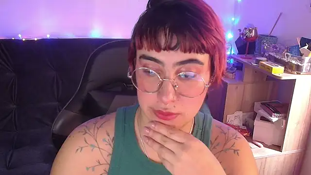 Snapshot of Miacatsito3 chatting on April 2026 07:45:01 PM Miacatsito3 online show from April 2026 07:45:01 PM