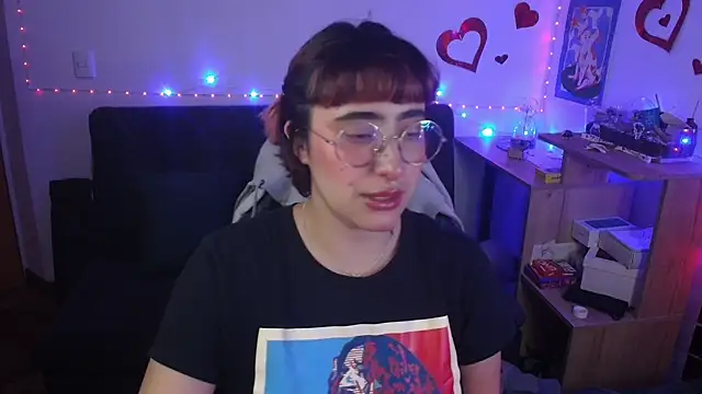 Snapshot of Miacatsito3 chatting on April 2026 04:52:01 AM Miacatsito3 online show from April 2026 04:52:01 AM