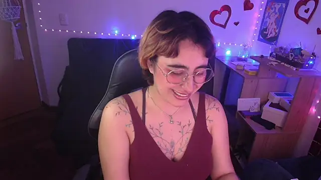 Snapshot of Miacatsito3 chatting on April 2026 05:32:02 AM Miacatsito3 online show from April 2026 05:32:02 AM