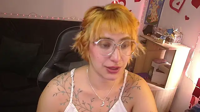 Miacatsito3 online show from June 2026 08:18:02 PM