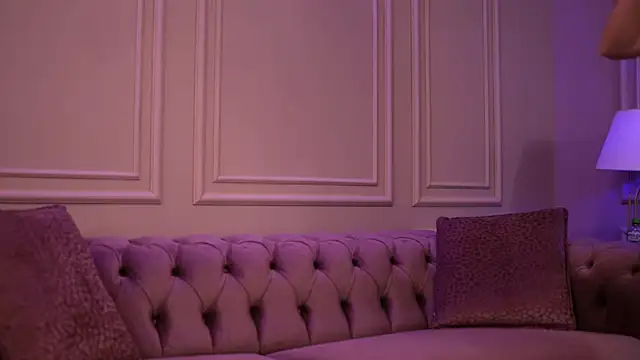 Snapshot of KatieHayes chatting on November 2025 07:05:01 PM KatieHayes online show from November 2025 07:05:01 PM