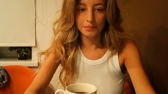 Snapshot of Miralyn chatting on September 2025 04:32:02 PM Miralyn online show from September 2025 04:32:02 PM