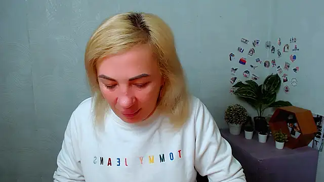 EmmaCat  online show from December 2025 05:23:01 AM