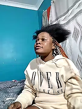 Snapshot of BlondieBitch chatting on November 2025 12:10:02 AM BlondieBitch online show from November 2025 12:10:02 AM