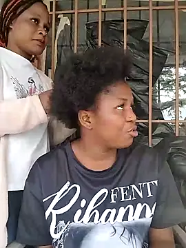 Snapshot of BlondieBitch chatting on November 2025 03:26:02 PM BlondieBitch online show from November 2025 03:26:02 PM