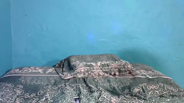 Snapshot of BlondieBitch chatting on December 2025 07:45:02 PM BlondieBitch online show from December 2025 07:45:02 PM