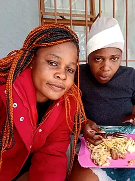 Snapshot of BlondieBitch chatting on December 2025 11:37:01 AM BlondieBitch online show from December 2025 11:37:01 AM