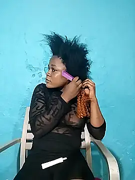 Snapshot of BlondieBitch chatting on December 2025 12:37:02 AM BlondieBitch online show from December 2025 12:37:02 AM