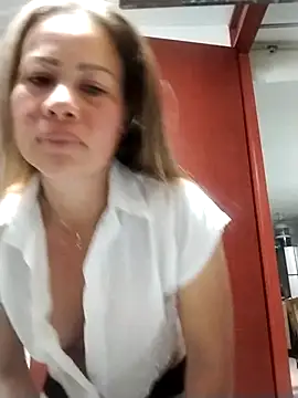 LaraCaliente online show from September 2025 07:11:02 AM