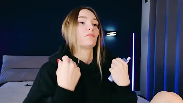 Snapshot of Melloudy chatting on November 2025 06:44:01 AM Melloudy online show from November 2025 06:44:01 AM