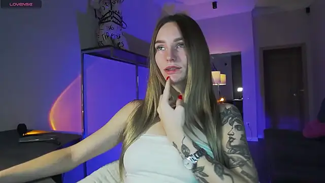 Snapshot of Melloudy chatting on November 2025 06:56:01 AM Melloudy online show from November 2025 06:56:01 AM