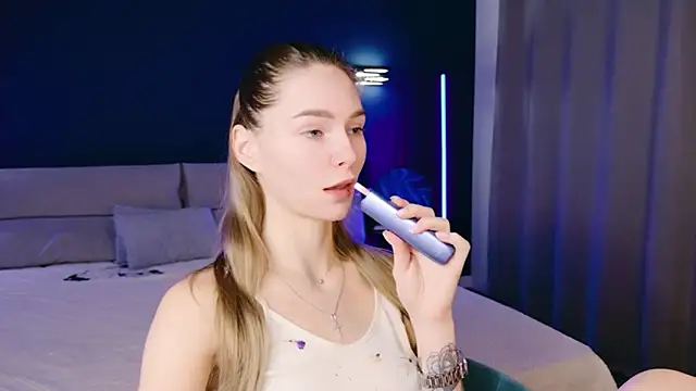 Snapshot of Melloudy chatting on November 2025 07:03:02 AM Melloudy online show from November 2025 07:03:02 AM