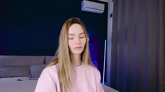 Snapshot of Melloudy chatting on November 2025 07:01:01 AM Melloudy online show from November 2025 07:01:01 AM