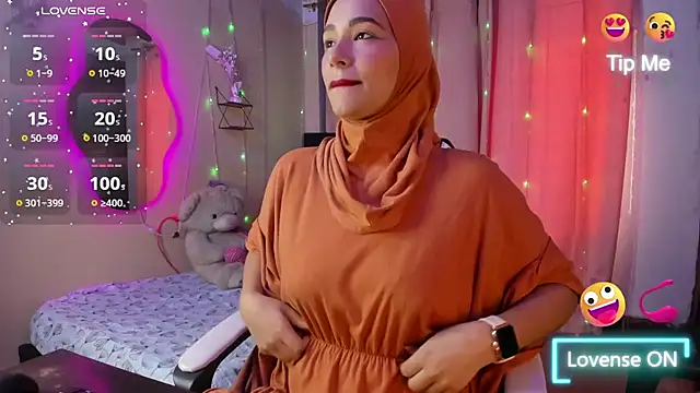 ShanaJamil online show from December 2025 02:37:01 PM