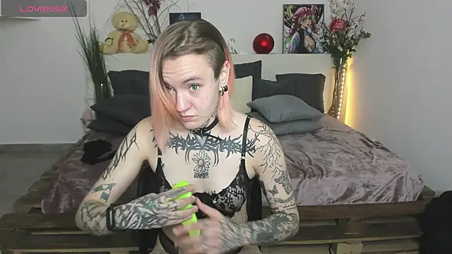 Snapshot of MonikaLowww chatting on September 2025 10:06:01 AM MonikaLowww online show from September 2025 10:06:01 AM